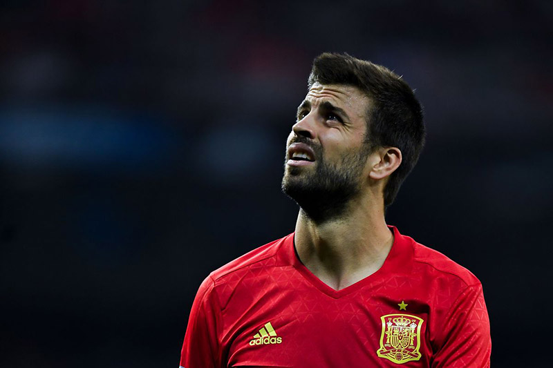 Cầu thủ Piqué là ai?